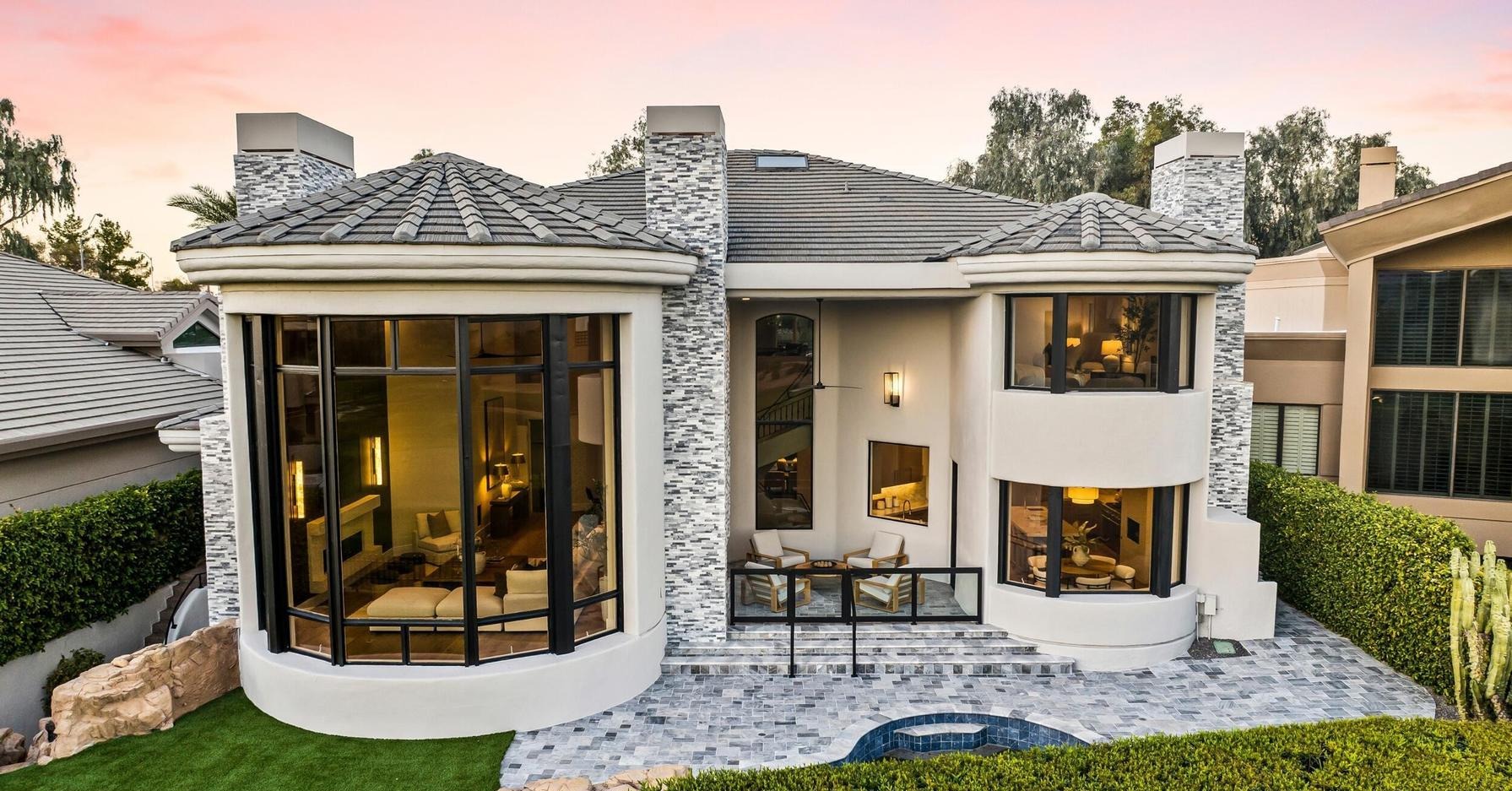 Twilight exterior of a home in Gainey Ranch, Central Scottsdale